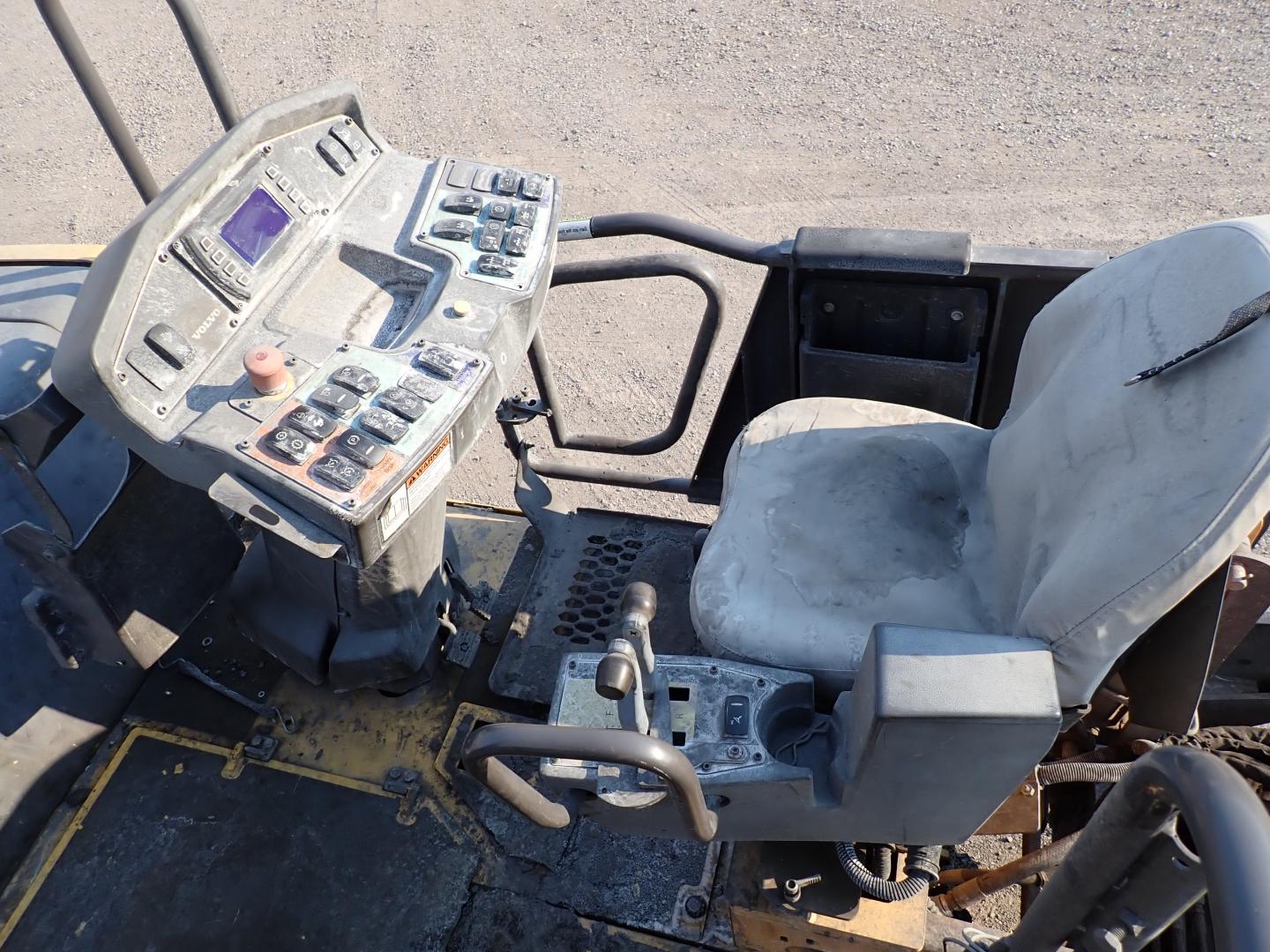 ./imagenes/INVOICE/2019/16497/PAVIMENTADORA VOLVO_P7110 (20).JPG